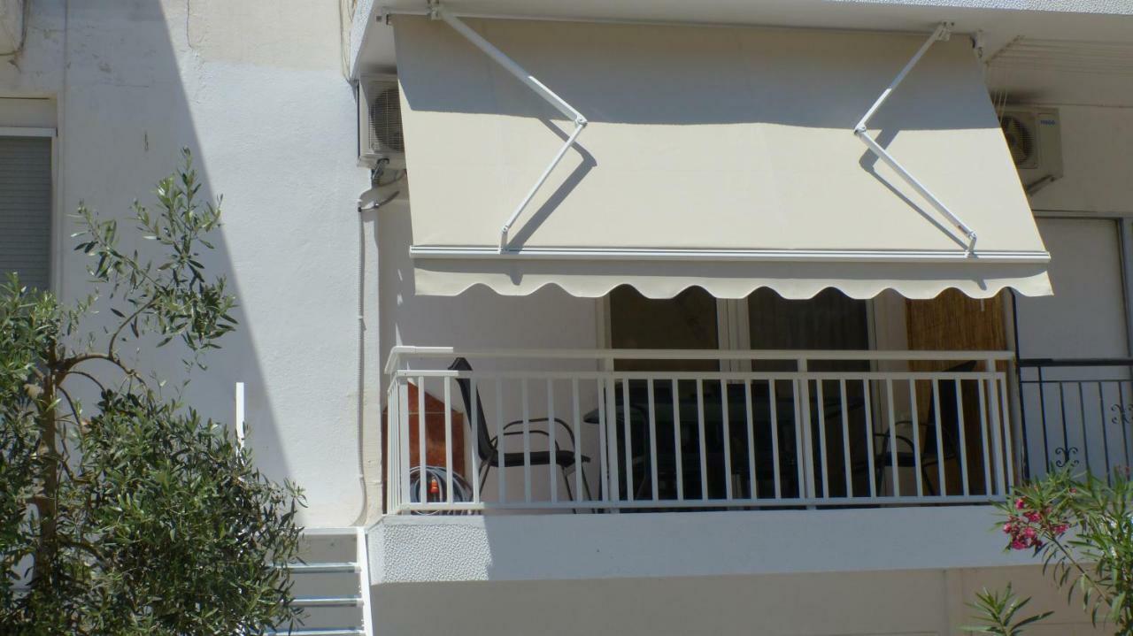White Apartment 70M From The Sea Nea Peramos  Exterior photo
