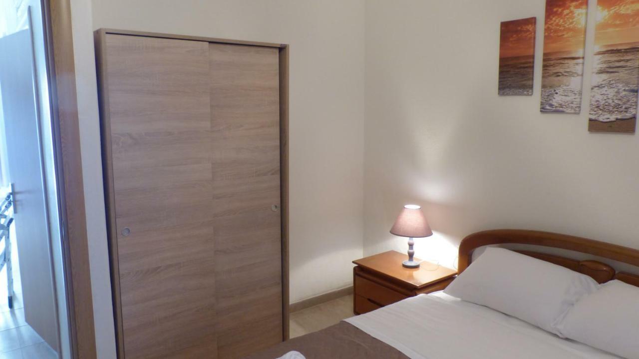 White Apartment 70M From The Sea Nea Peramos  Exterior photo